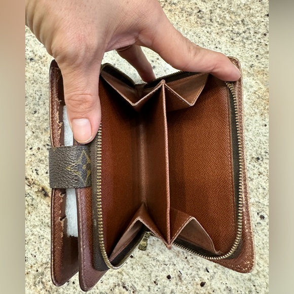 Authentic LV XL compact Vintage Wallet! - Picture 7 of 10